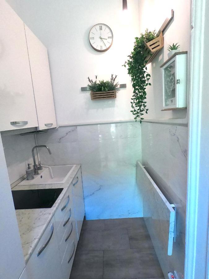 Esther Apartment *